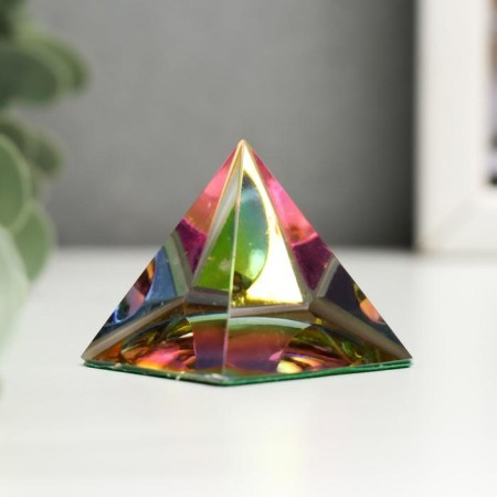Souvenir glass "Pyramid holography" 4x4x4 cm