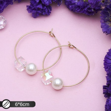 Busin-roller earrings with a rhombus, d = 6 cm, white color in gold
