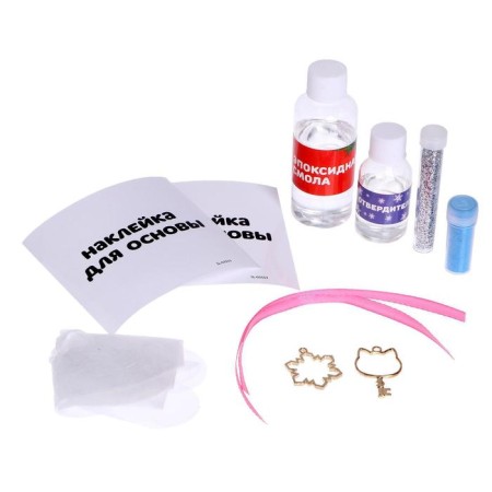 A set for experiments, decorations made of epoxy resin, “snowflake and key”, in a package