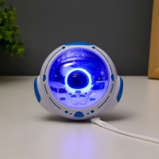 The nightlight warms up with a manner of 
