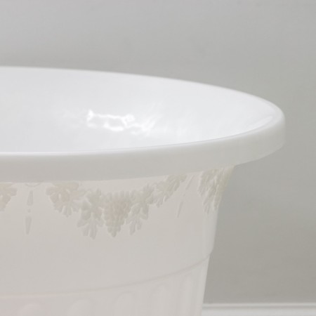 Pot with the Podon "Lausanne", 40 l, the color is white-1