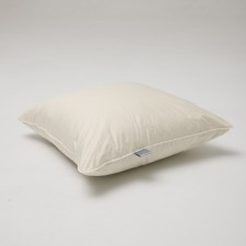 The pillow is medium three -core, size 50x70 cm, color mix