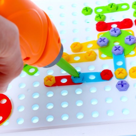 Plastic designer in the “Create and Play” suitcase, with an electric screwdriver, 106 parts-2