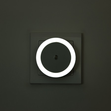 The spine "Circle" LED reacts to the darkness, white 6.5x6.5x5 cm Risalux-7