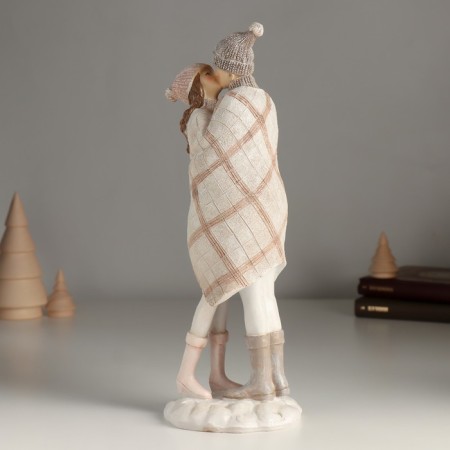 Souvenir Polystone "Winter hugs of lovers" 9,5x8x27 cm-2