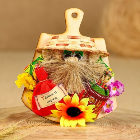 The amulet "Brownie on the board", 14 cm, mix-3