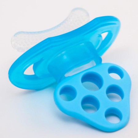 Silicone teether "for the front teeth", blue, with a cap of crumb I-13
