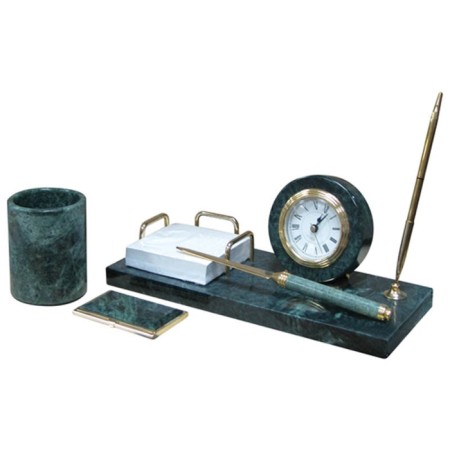 Set a desktop 4 objects, color green marble