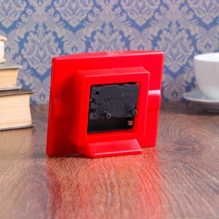 Clock - desktop an alarm clock, discrete move, 12.5 x 10.5 cm, aa-1