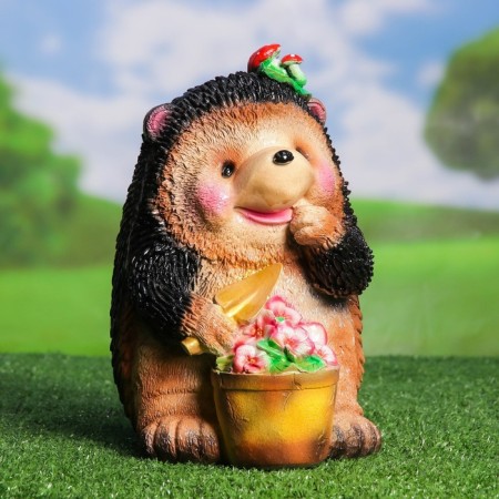 Garden figure "Hedgehog with a shovel of gardener" 17x17x26cm-1