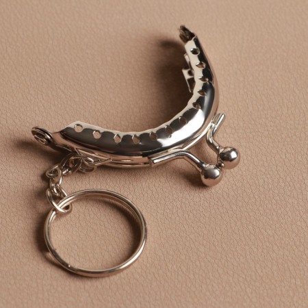 Farmoire of the sewing "semicircle", with a ring, 5.3 × 4.5 cm, silver color