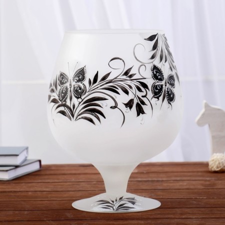 VAZ "Butterfly-monochrome" h/b, glass on the leg 16.5x22.5x29 cm, 7l-2