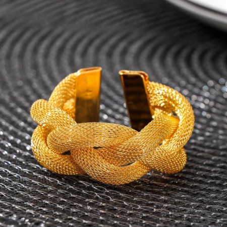 Ring for the “plexus” napkin, 5 × 4.5 × 2.5 cm, gold color