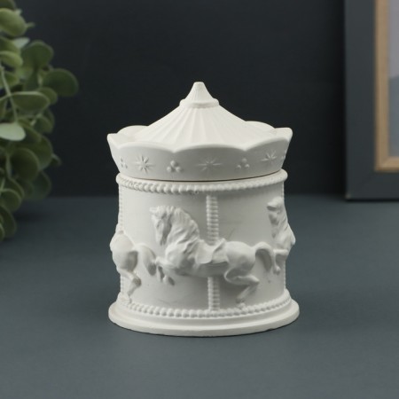 Casket with a carousel cover 10x8cm, white