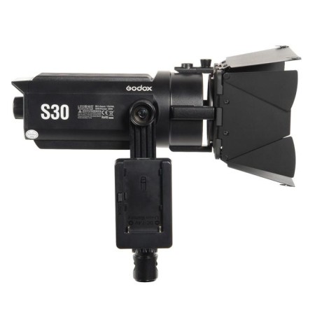 LED illuminator Godox S30, focusing-6