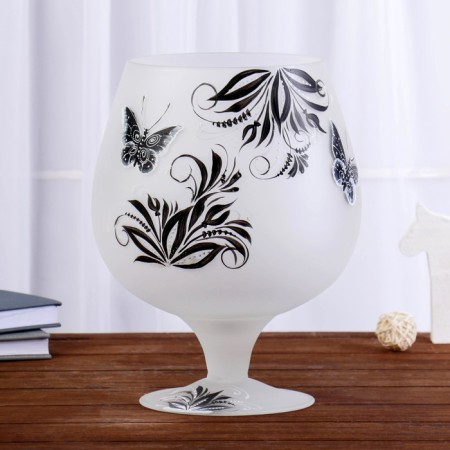 VAZ "Butterfly-monochrome" h/b, glass on the leg 16.5x22.5x29 cm, 7l-1
