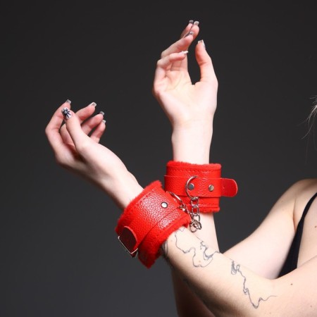 Assessor for the carnival-handcuffs, the color is red-1