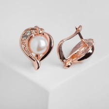 Earrings with pearls 