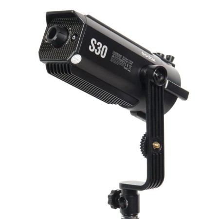 LED illuminator Godox S30, focusing-5