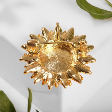 Sunflower Book-Coumon, a gray-golden color in gold-2