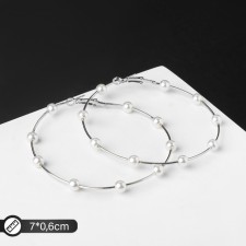 Bus-rings, ball 6, d = 7 cm white color in silver