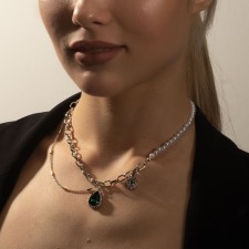 The necklace 