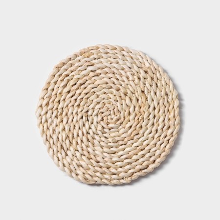 Serving napkin on the table "Kosichka", d = 25 cm, weaved-1
