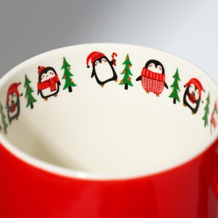 Ceramic mug with a spoon and lid "Penguins", 400 ml, red color-4