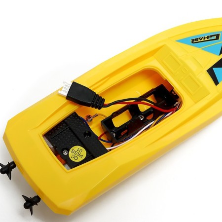 The boat "Fast", radio control, swims-3