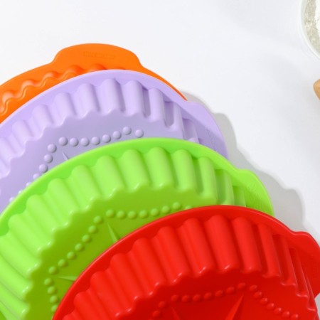 The form for baking is the “corrugated circle. Star ", silicone, 29 × 28 cm, with handles, color mix-4