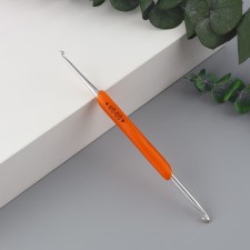 Knitting hook, bilateral, with silicone handle, d = 4/6 mm, 13.5 cm, orange color