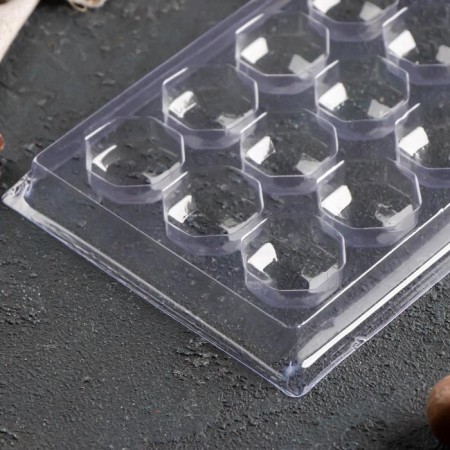 Form for chocolate and sweets "Diamond", 18 cells, 22 × 11 cm, color transparent color-2