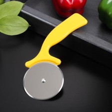 Knife for pizza and dough 