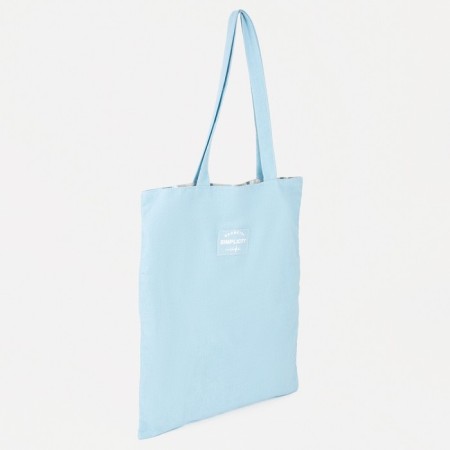 The shoper bag is bilateral, without fastening, outer pocket, blue color