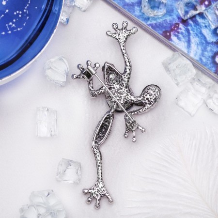 Brooch "Galiotis" Frog Nototrem, green color in black silver-1
