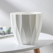 Kashpo for flowers with an insert “flute”, 1.9 l, white color