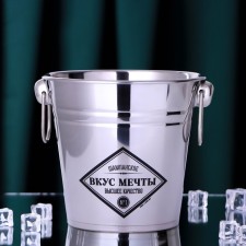 A bucket for ice 