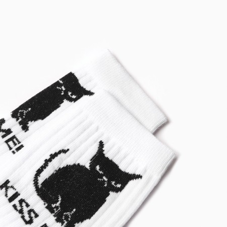 Women's socks "Kiss Me", white color, size 25-1