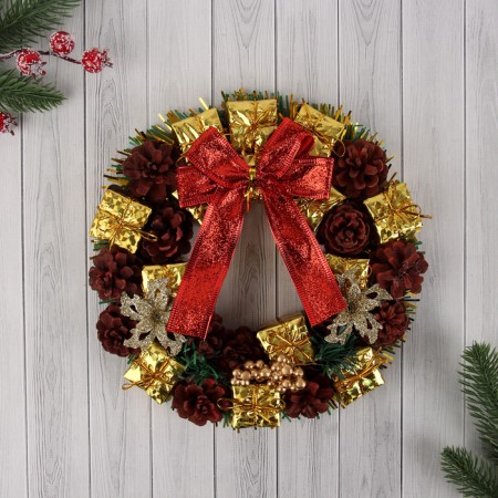 New Year's Wreath D-22 cm "Balt, cones and gifts"
