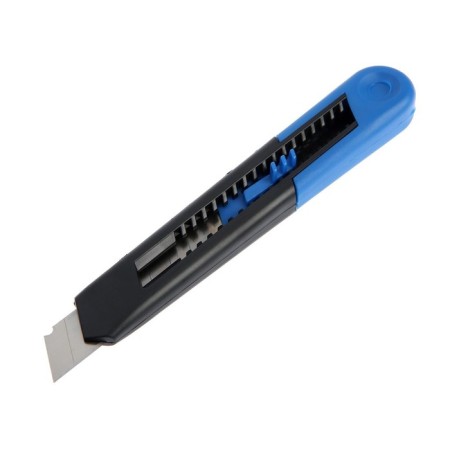 A universal tundra knife, a plastic case, 18 mm-4