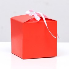The box is folding, square, red, 8 x 8 x 8 cm,