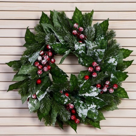 New Year's wreath D-30 cm "Cozy fairy tale" Large leaves and berries