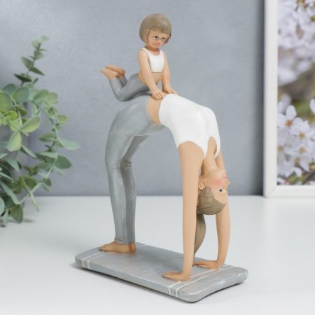 Polystone souvenir "Mom in the wheel pose, with her daughter" White-gray 19x7x13 cm-2