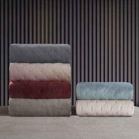 A set with a blanket "Iolanta", size 240x260 cm, 50x70 cm - 2 pcs, color Bordeaux-8