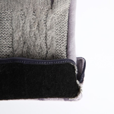 Gloves are female, dimensionless, with insulation, the color is light gray-2