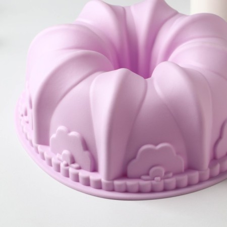 The form for baking the share "German cupcake. Celebration ", silicone, 22 × 22 × 8.5 cm, lilac color-4