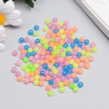 A set of beads luminous in the dark 