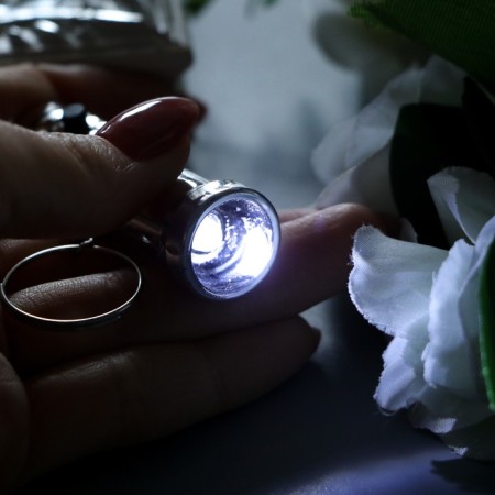 Light light on the silver ring 5.7x1.5x1.5 cm-2