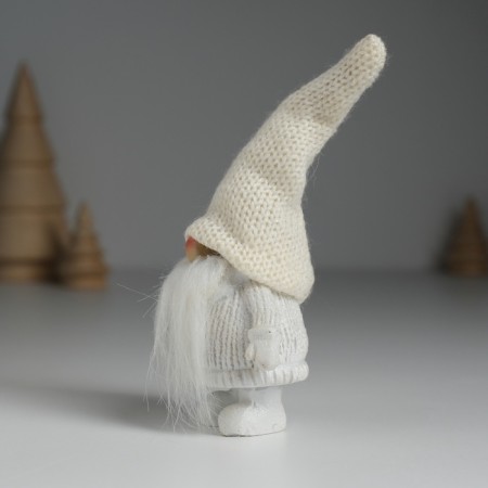 Suvenir Polystone "Santa Claus in a white knitted cap, with a silver star" 5x3.5x13 cm 10326-2