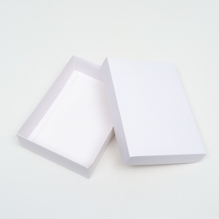 The box is folding, white, 21 x 15 x 5 cm-2